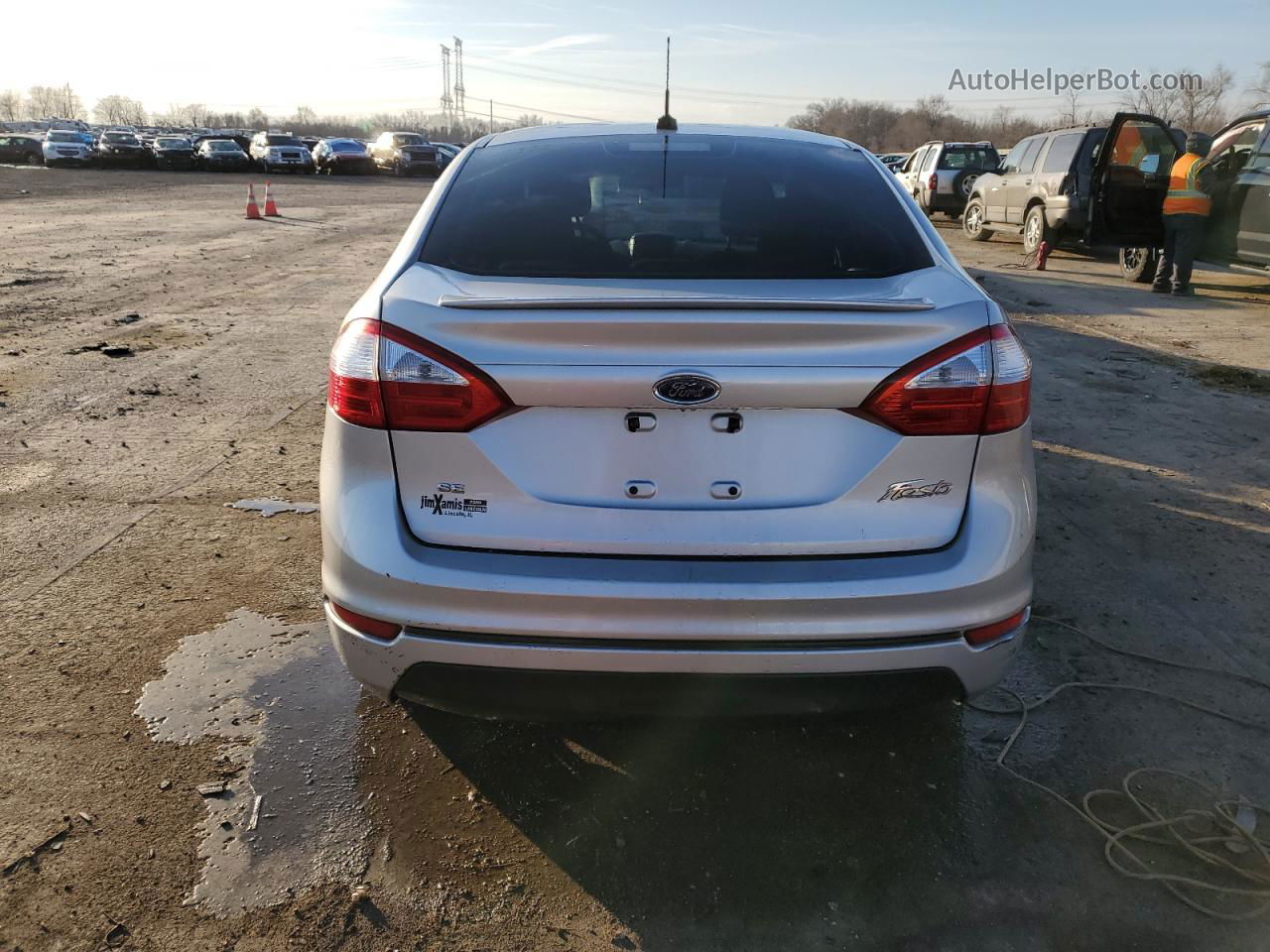 2017 Ford Fiesta Se Серебряный vin: 3FADP4BJ3HM139015