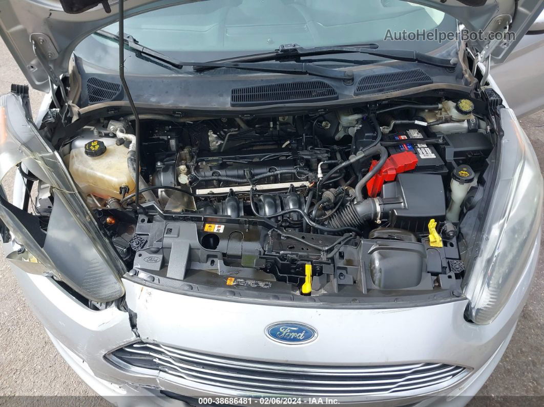 2017 Ford Fiesta Se Серебряный vin: 3FADP4BJ4HM138438