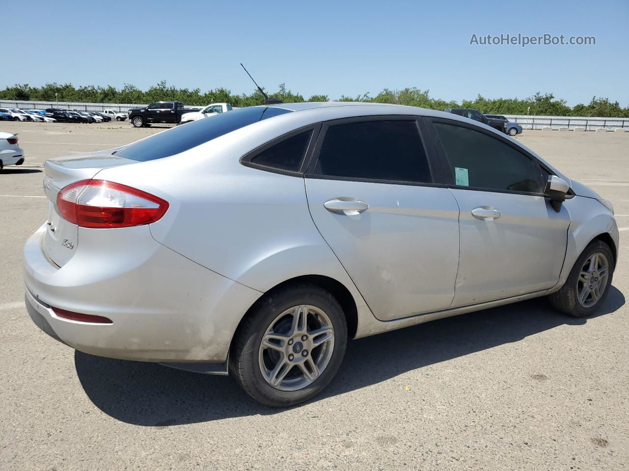 2019 Ford Fiesta Se Серебряный vin: 3FADP4BJ4KM138267