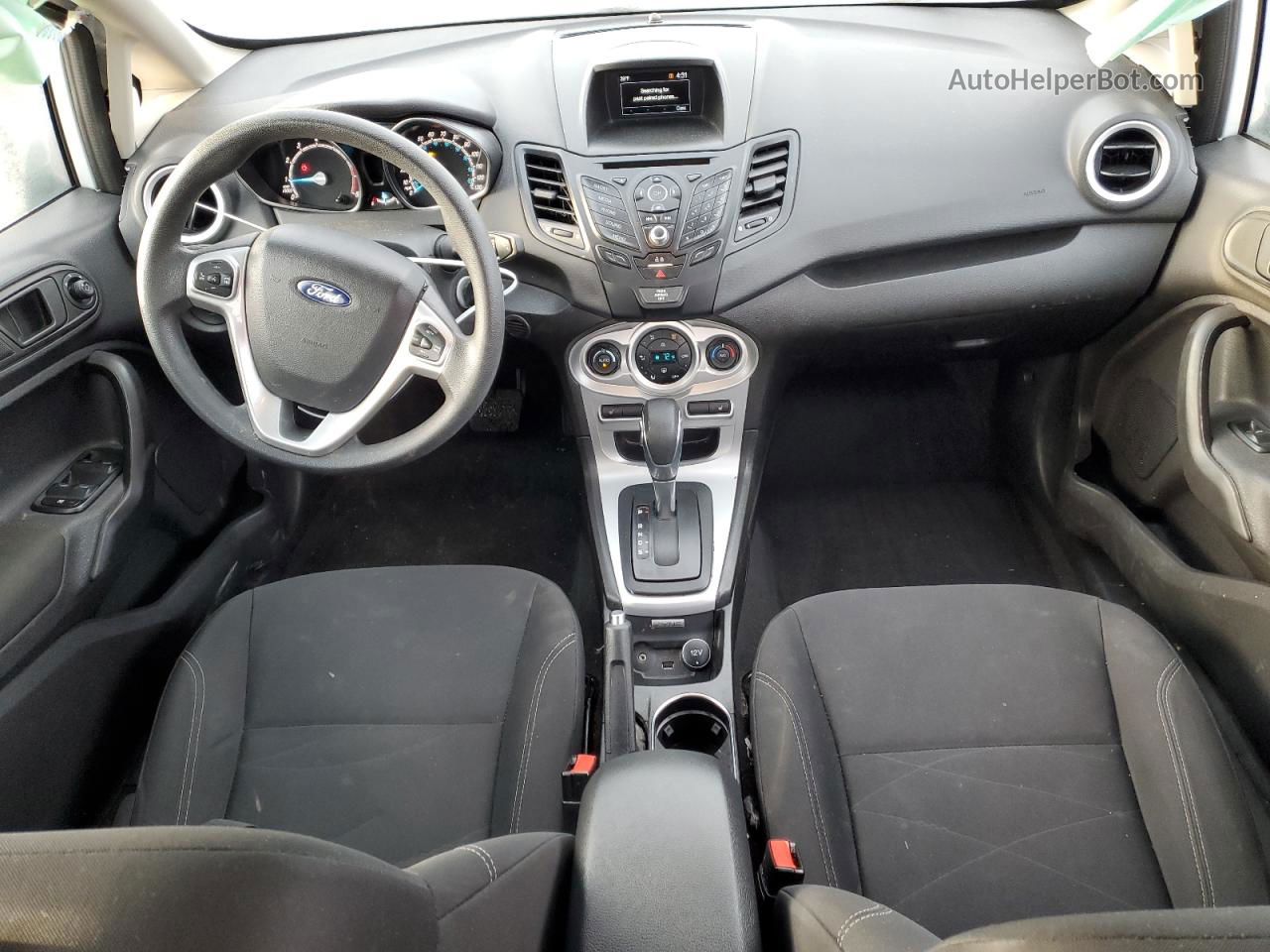 2019 Ford Fiesta Se White vin: 3FADP4BJ5KM130002