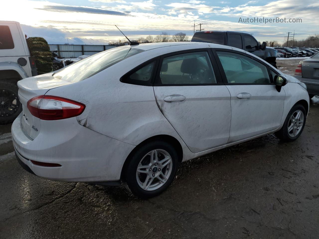 2019 Ford Fiesta Se White vin: 3FADP4BJ5KM130002