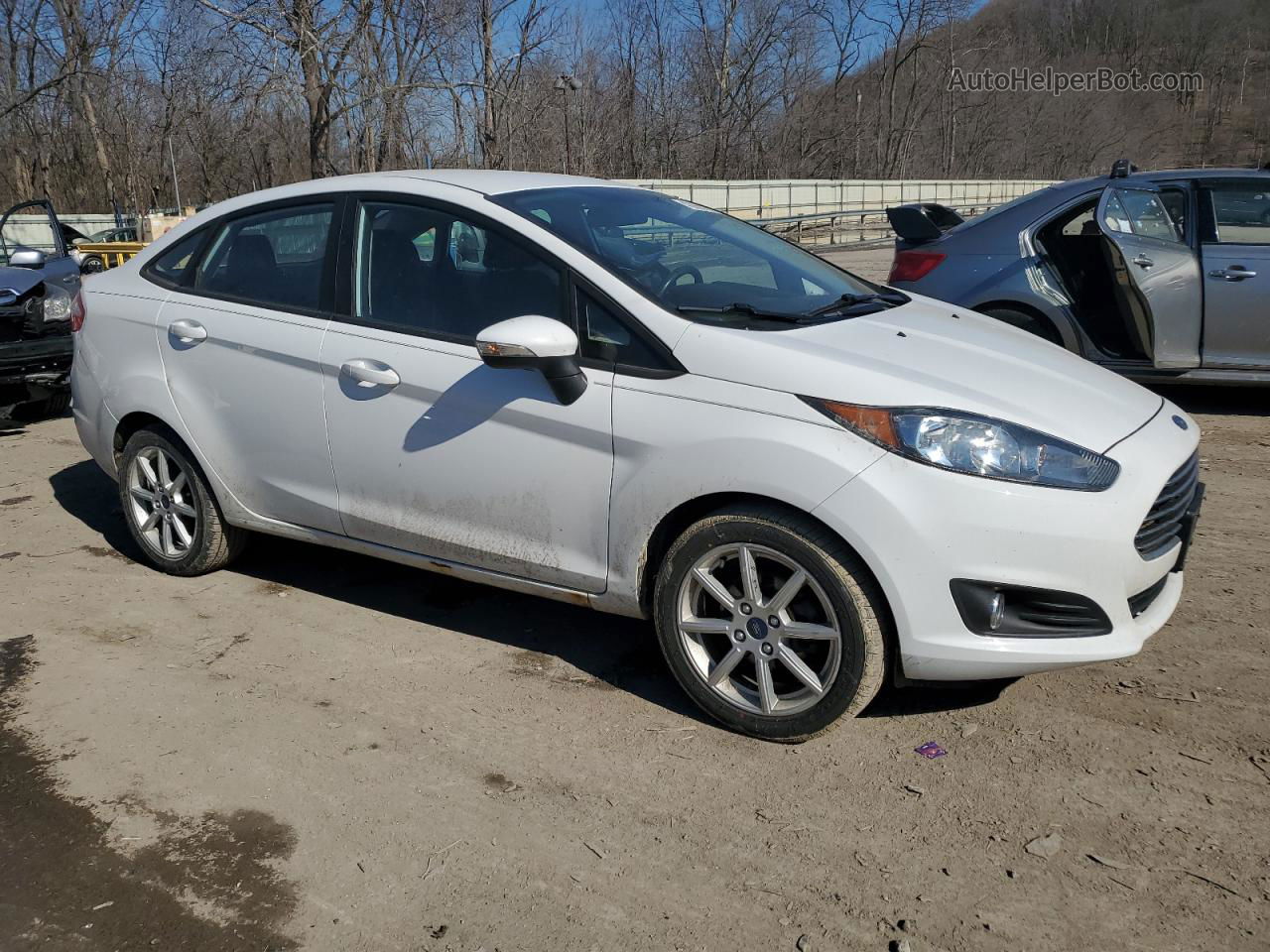 2015 Ford Fiesta Se White vin: 3FADP4BJ6FM208695