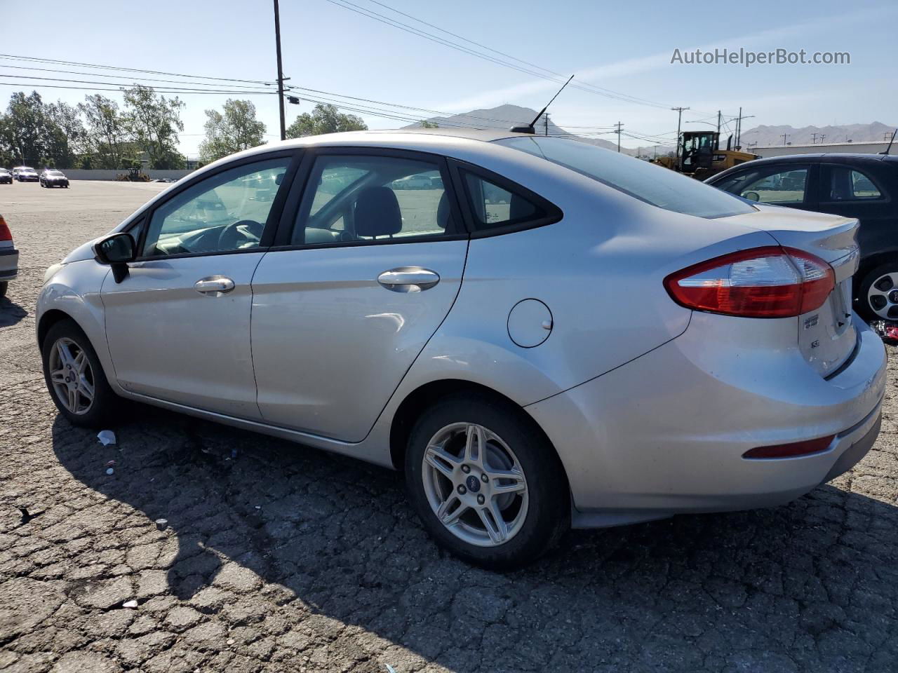 2017 Ford Fiesta Se Серебряный vin: 3FADP4BJ7HM132715