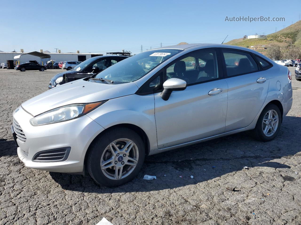 2017 Ford Fiesta Se Серебряный vin: 3FADP4BJ7HM132715