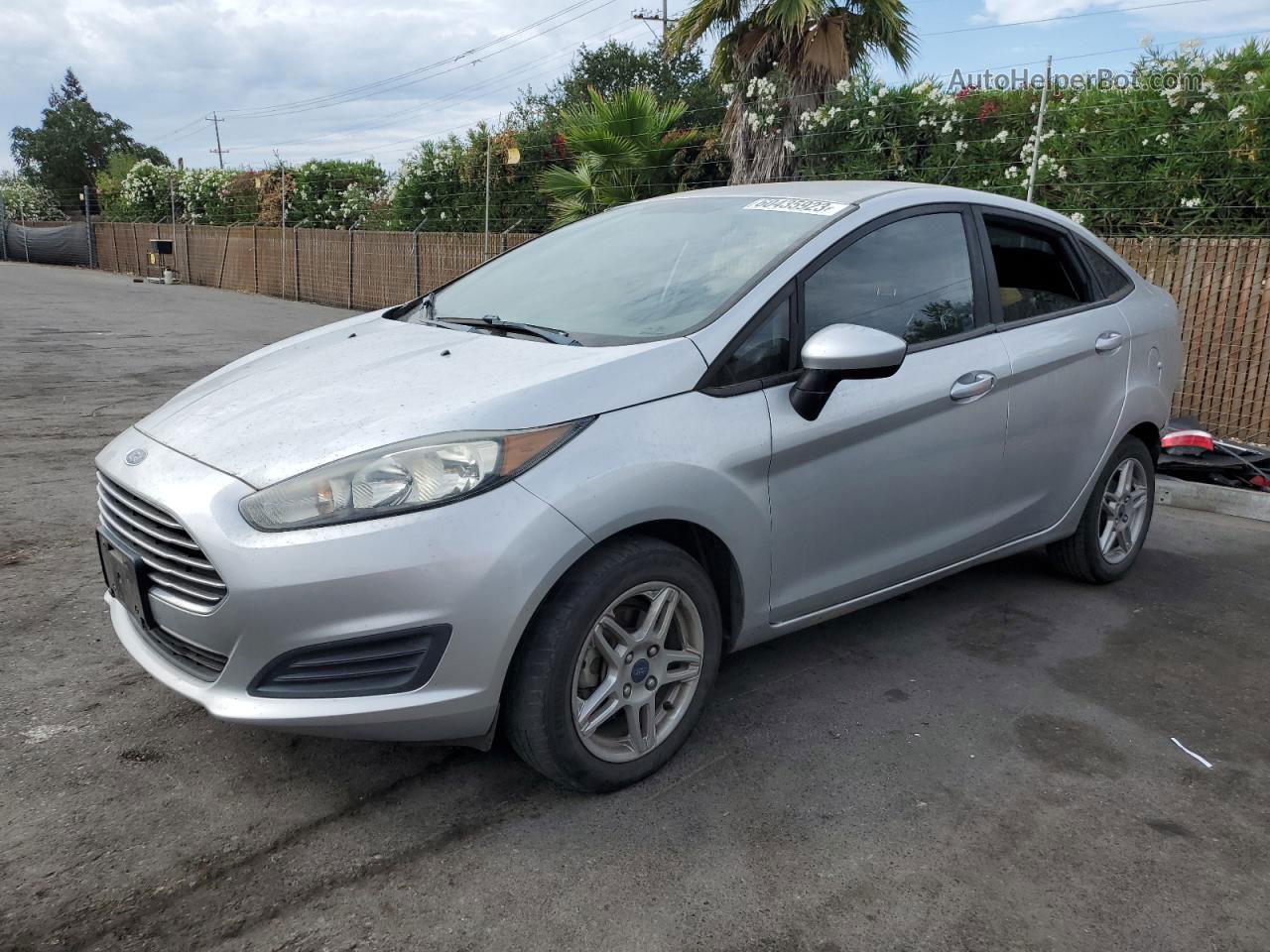 2017 Ford Fiesta Se Серебряный vin: 3FADP4BJ7HM168517