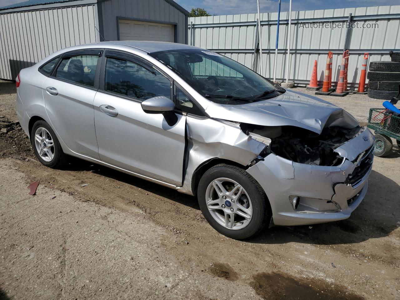 2017 Ford Fiesta Se Серебряный vin: 3FADP4BJ8HM159471