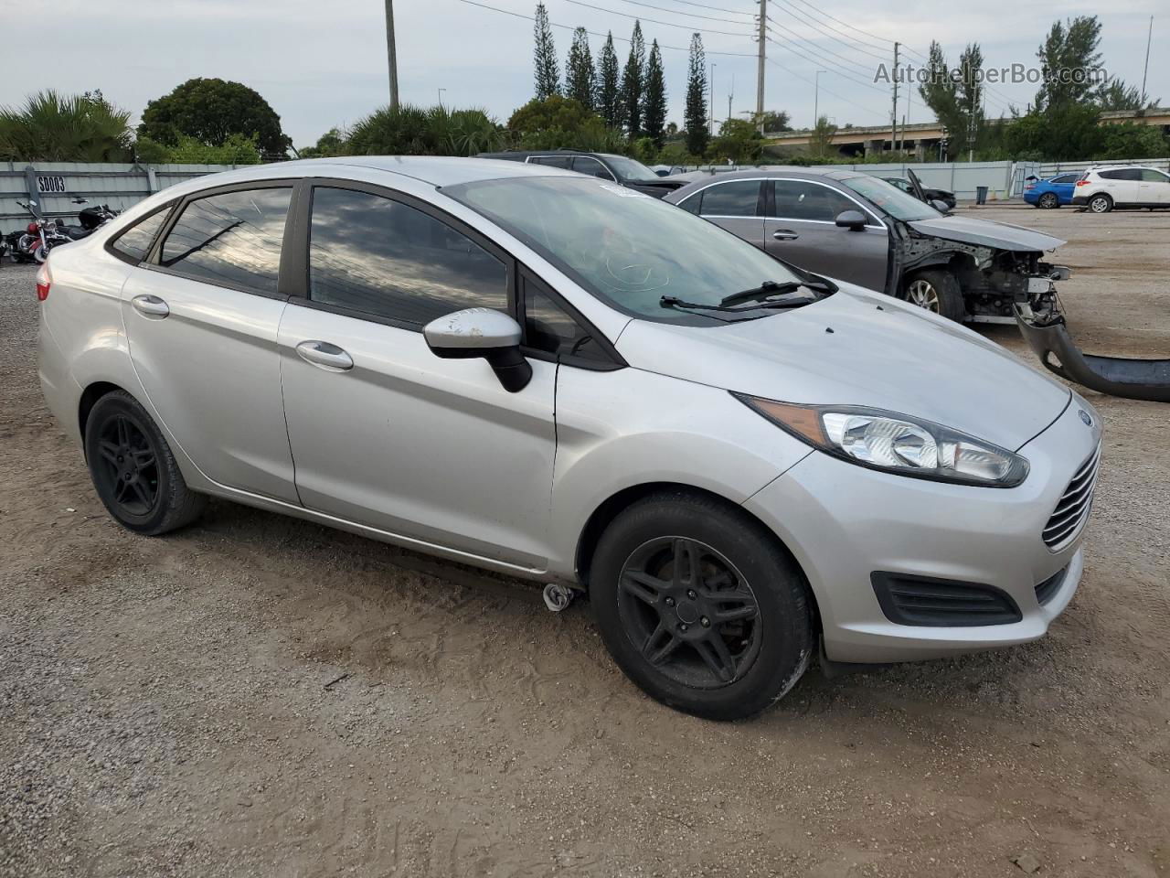 2019 Ford Fiesta Se Gray vin: 3FADP4BJ8KM108804