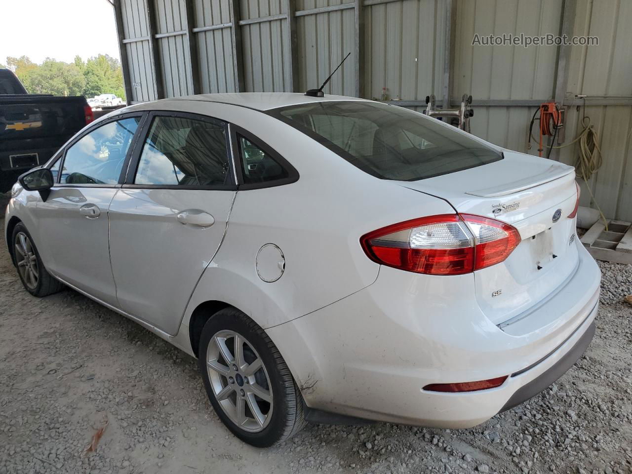 2015 Ford Fiesta Se Белый vin: 3FADP4BJ9FM132602