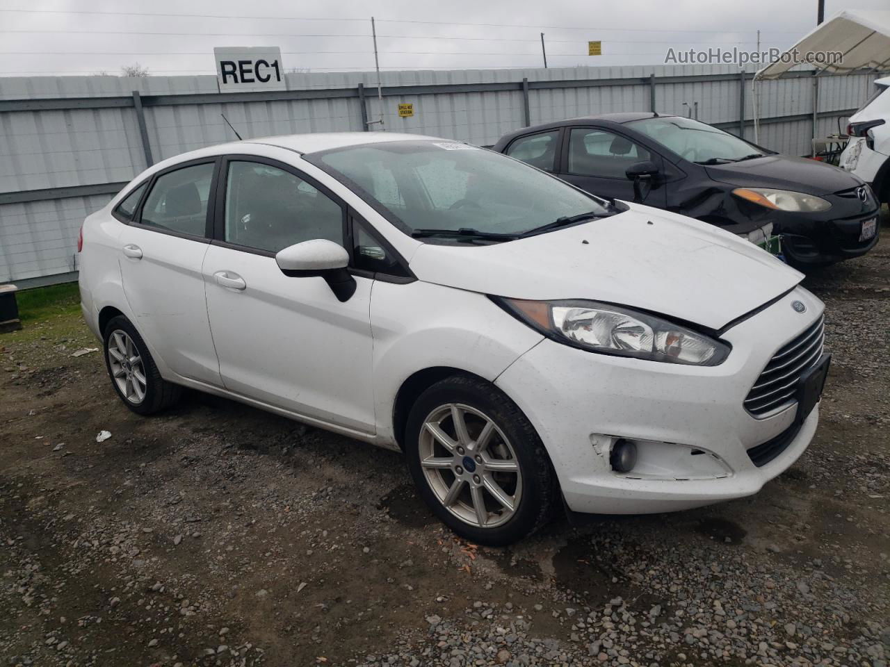 2019 Ford Fiesta Se White vin: 3FADP4BJ9KM106494