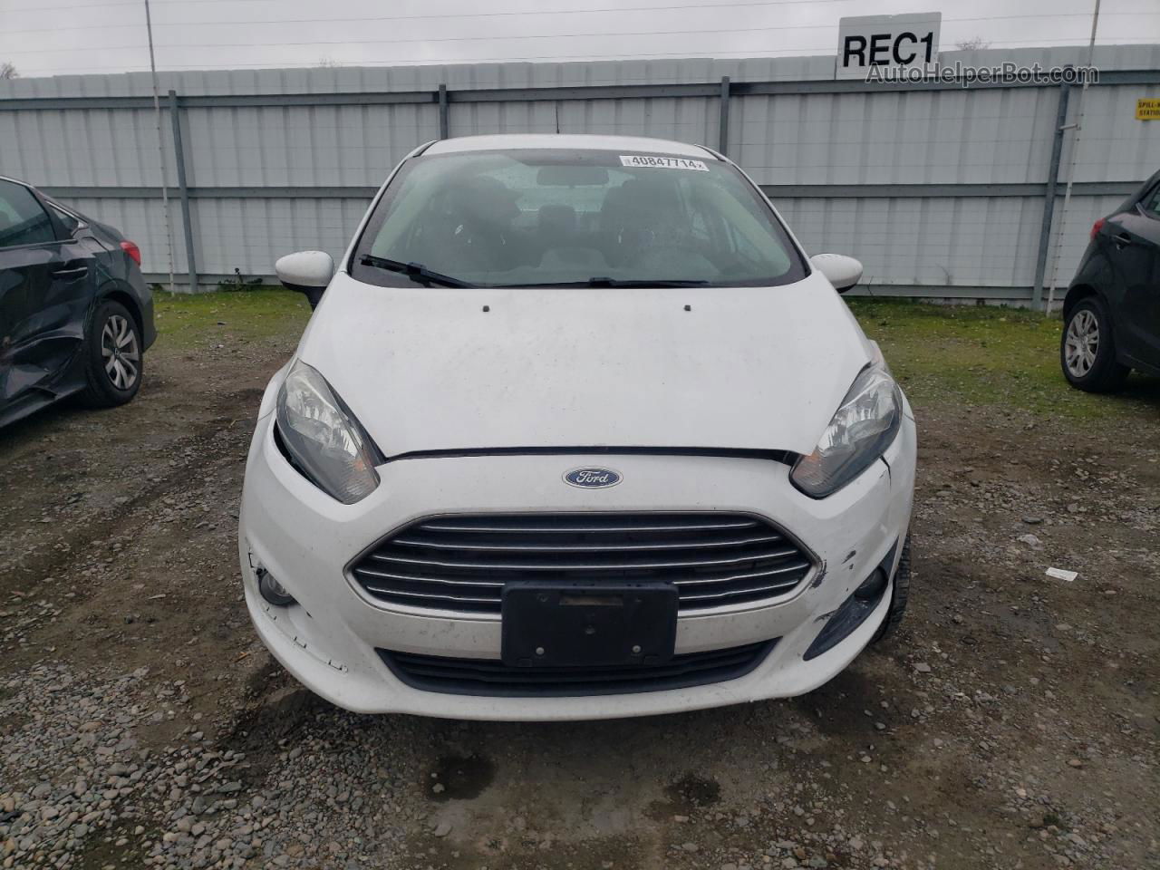 2019 Ford Fiesta Se White vin: 3FADP4BJ9KM106494