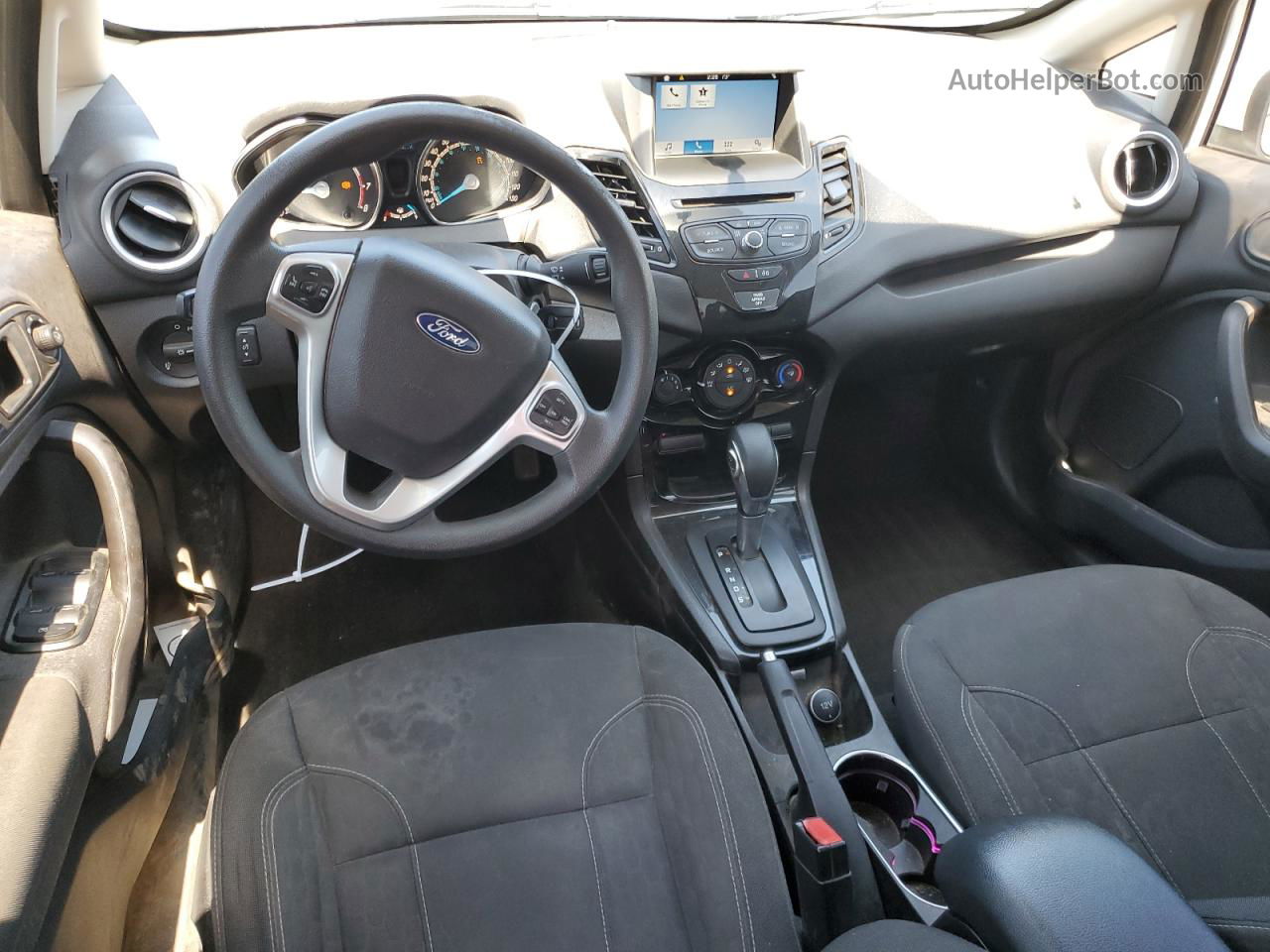 2019 Ford Fiesta Se White vin: 3FADP4BJ9KM148454