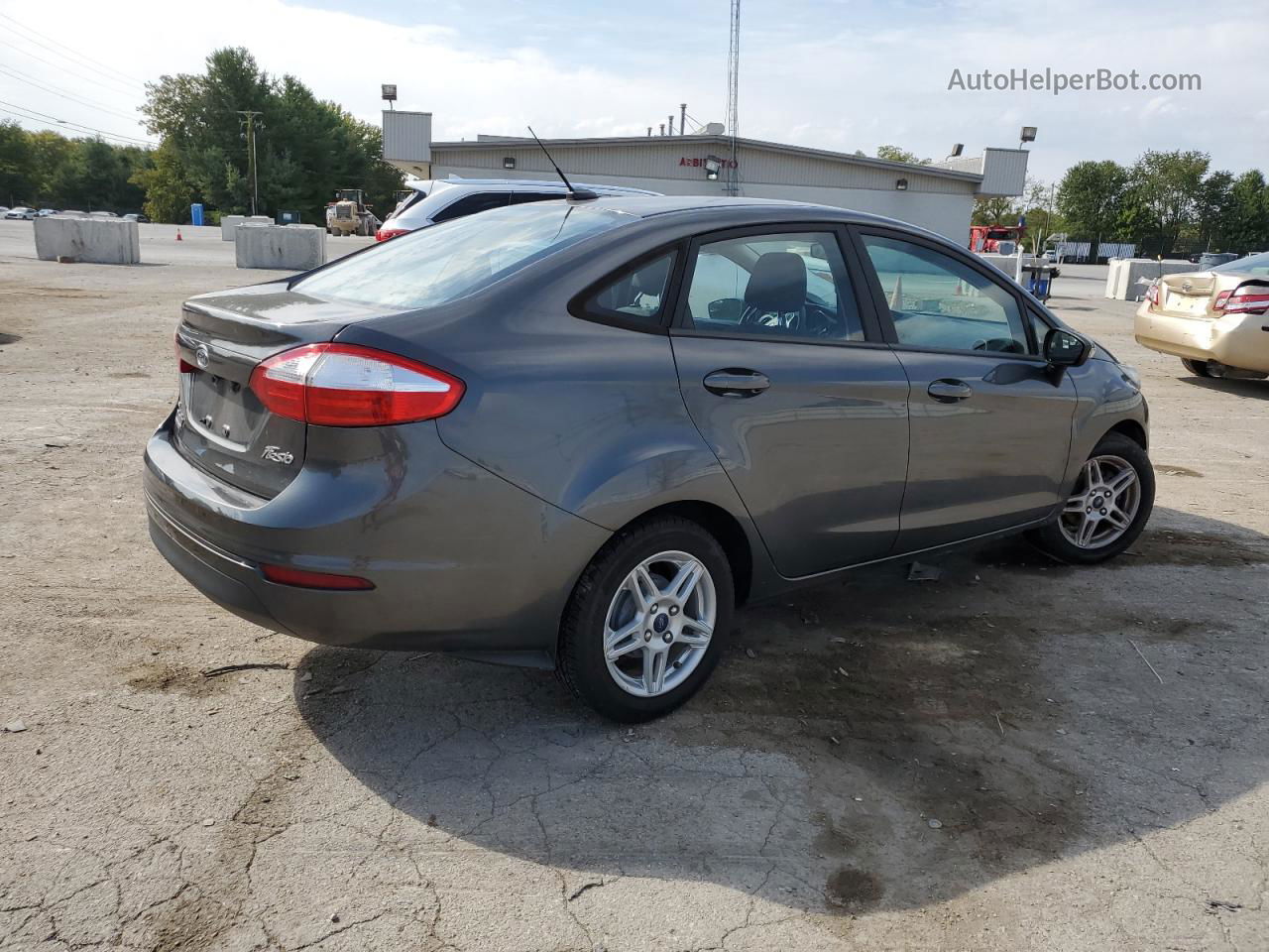 2019 Ford Fiesta Se Gray vin: 3FADP4BJXKM121165