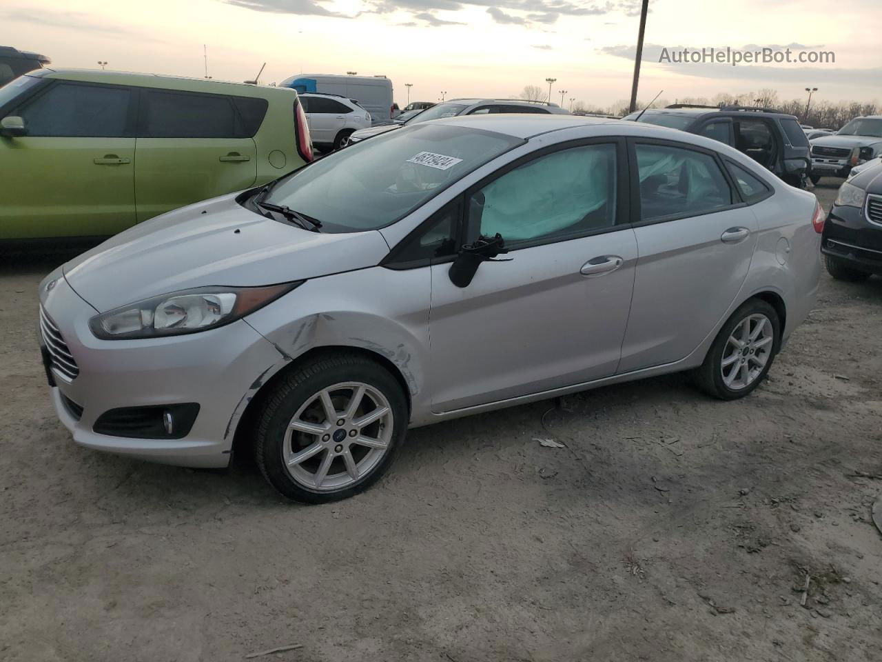 2019 Ford Fiesta Se Silver vin: 3FADP4BJXKM149600