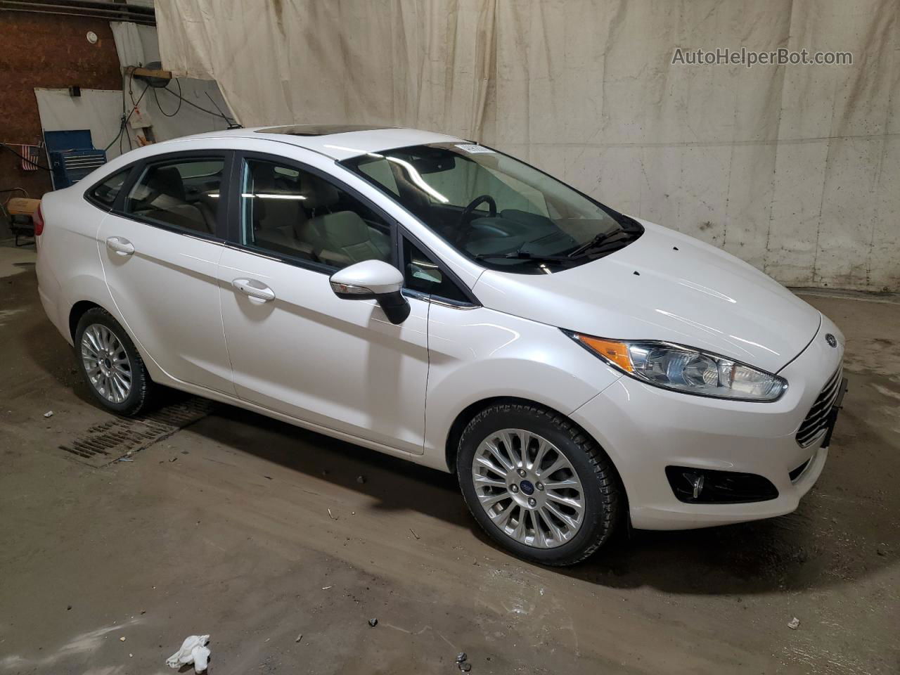 2016 Ford Fiesta Titanium White vin: 3FADP4CJ0GM176116