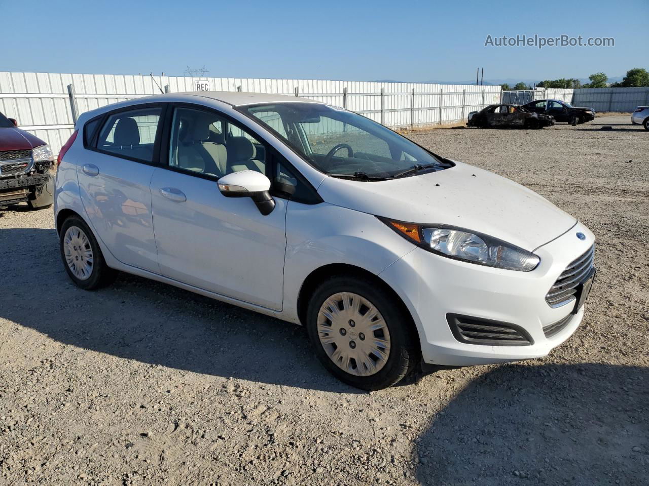 2015 Ford Fiesta Se Белый vin: 3FADP4EE4FM162198