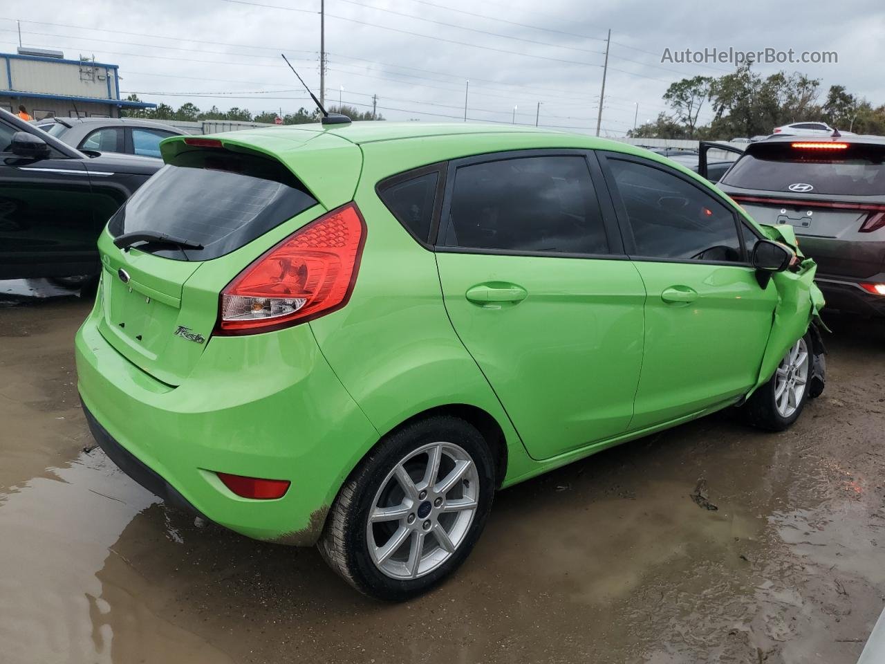 2015 Ford Fiesta Se Зеленый vin: 3FADP4EJ0FM132743