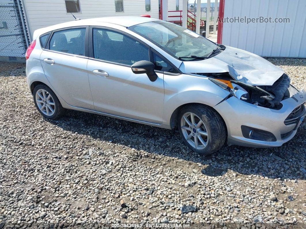 2015 Ford Fiesta Se Серебряный vin: 3FADP4EJ0FM200717