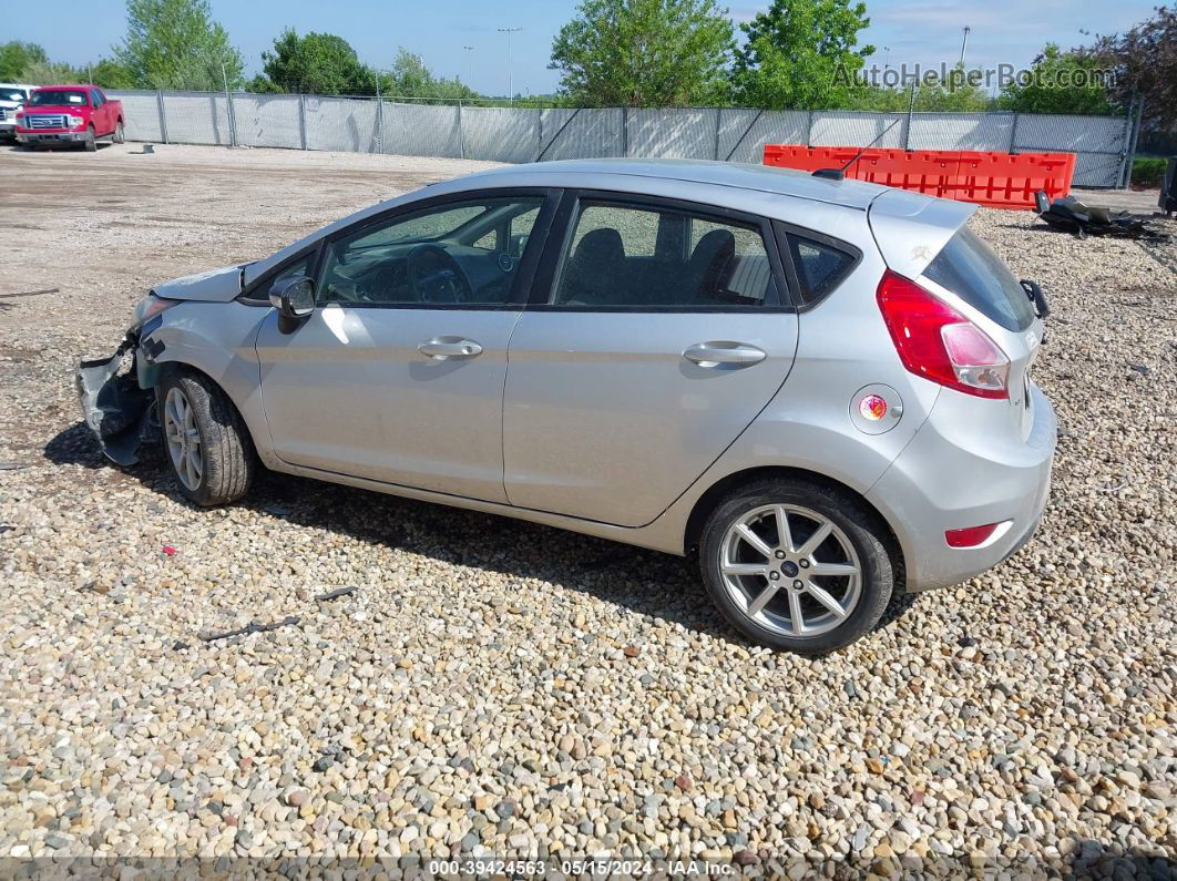 2015 Ford Fiesta Se Серебряный vin: 3FADP4EJ0FM200717