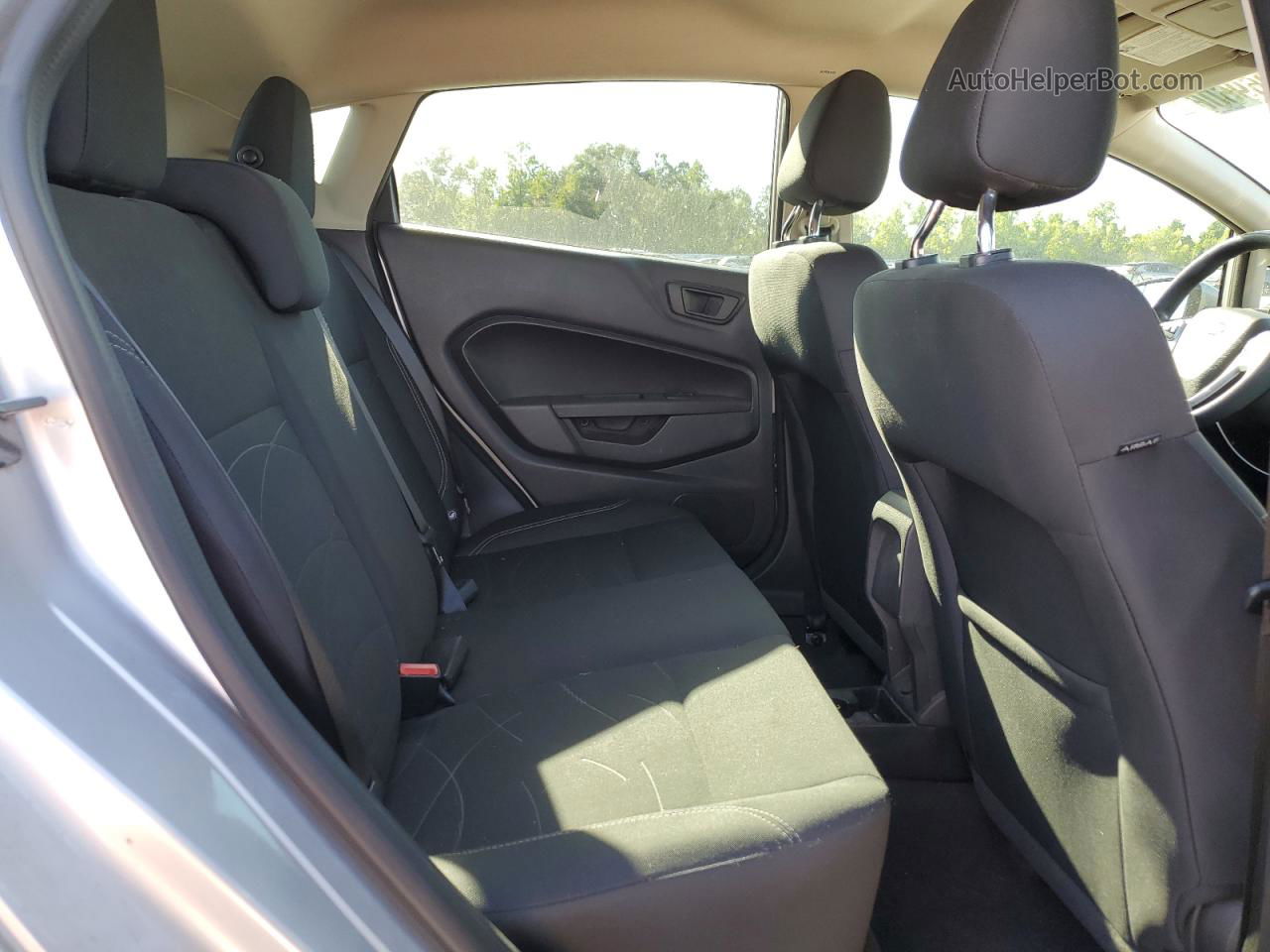 2019 Ford Fiesta Se Silver vin: 3FADP4EJ0KM129626
