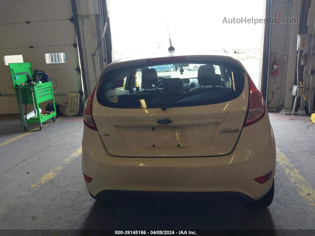 2016 Ford Fiesta Se Белый vin: 3FADP4EJ1GM147656