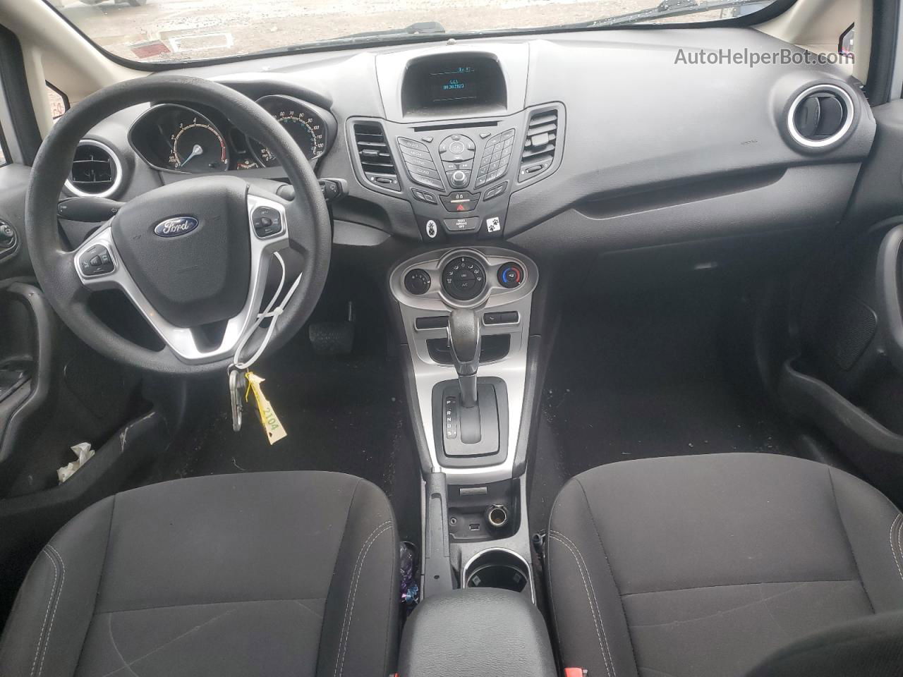 2017 Ford Fiesta Se Серебряный vin: 3FADP4EJ1HM138618