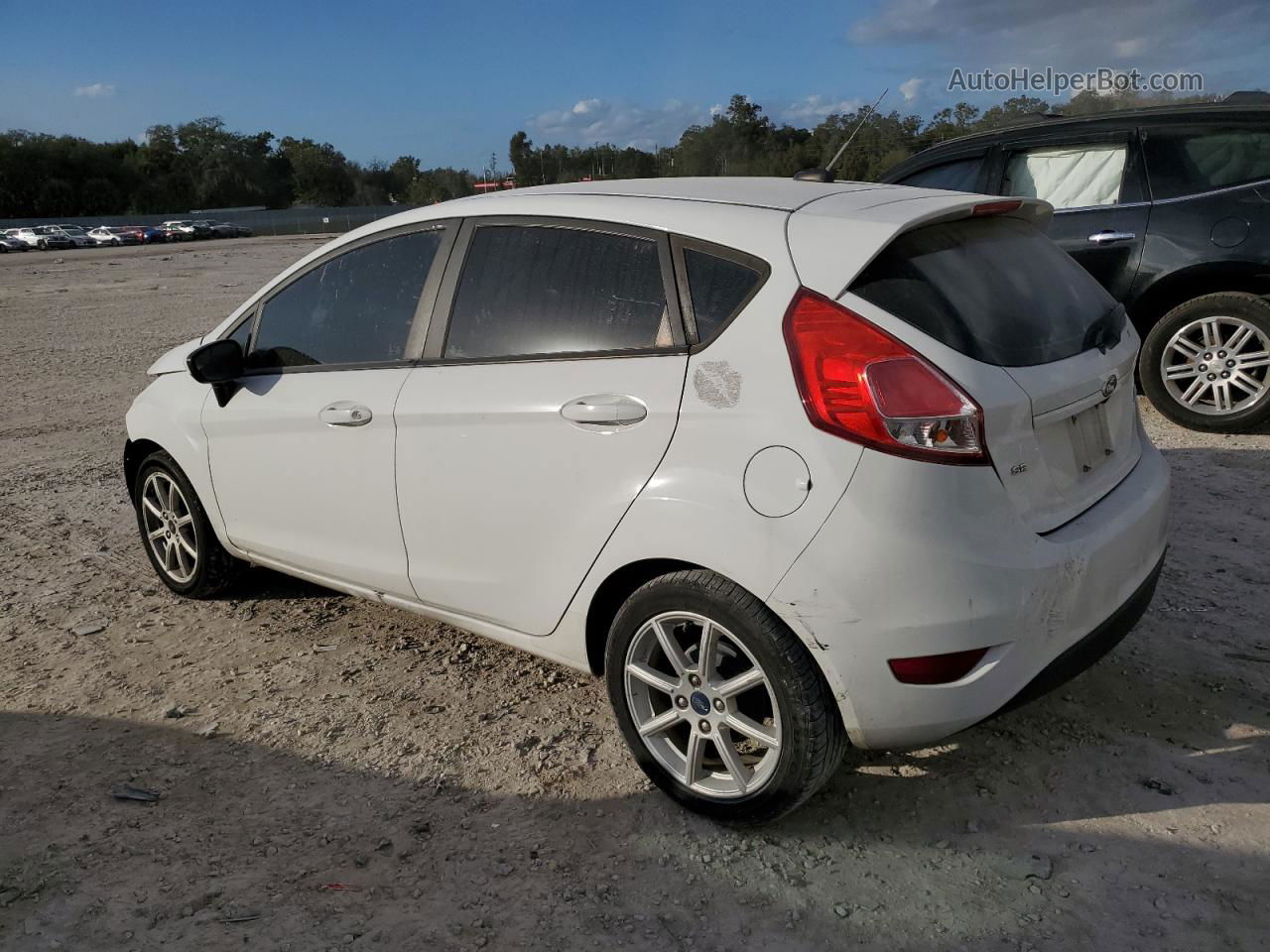 2019 Ford Fiesta Se White vin: 3FADP4EJ1KM136584