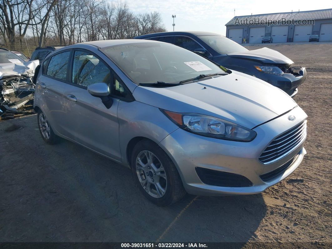 2015 Ford Fiesta Se Серебряный vin: 3FADP4EJ2FM104989