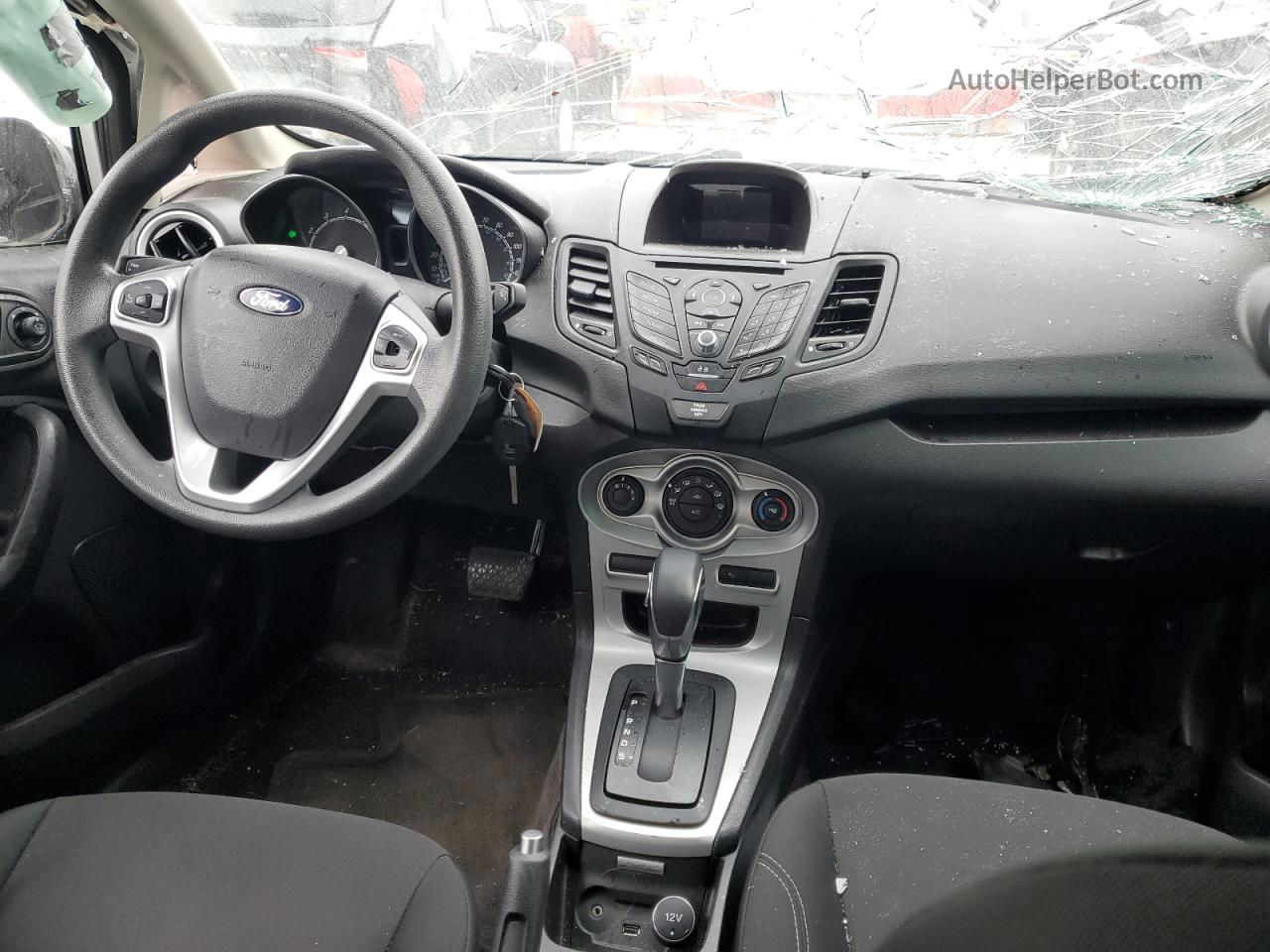 2017 Ford Fiesta Se Серебряный vin: 3FADP4EJ3HM162029