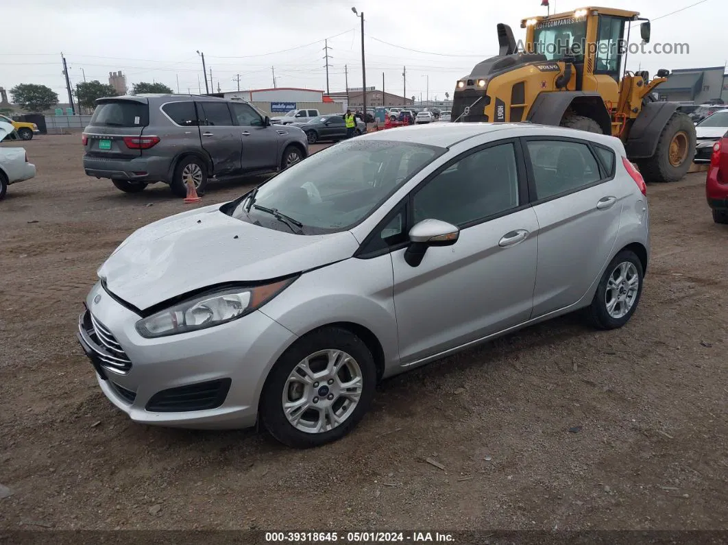 2015 Ford Fiesta Se Серебряный vin: 3FADP4EJ4FM172985