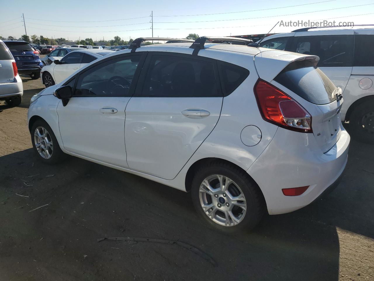 2015 Ford Fiesta Se Белый vin: 3FADP4EJ4FM204236