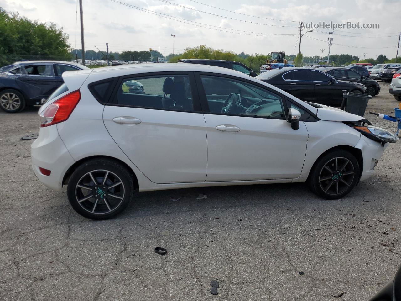 2017 Ford Fiesta Se White vin: 3FADP4EJ5HM125662