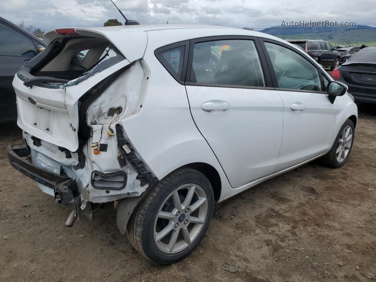 2019 Ford Fiesta Se White vin: 3FADP4EJ5KM138015