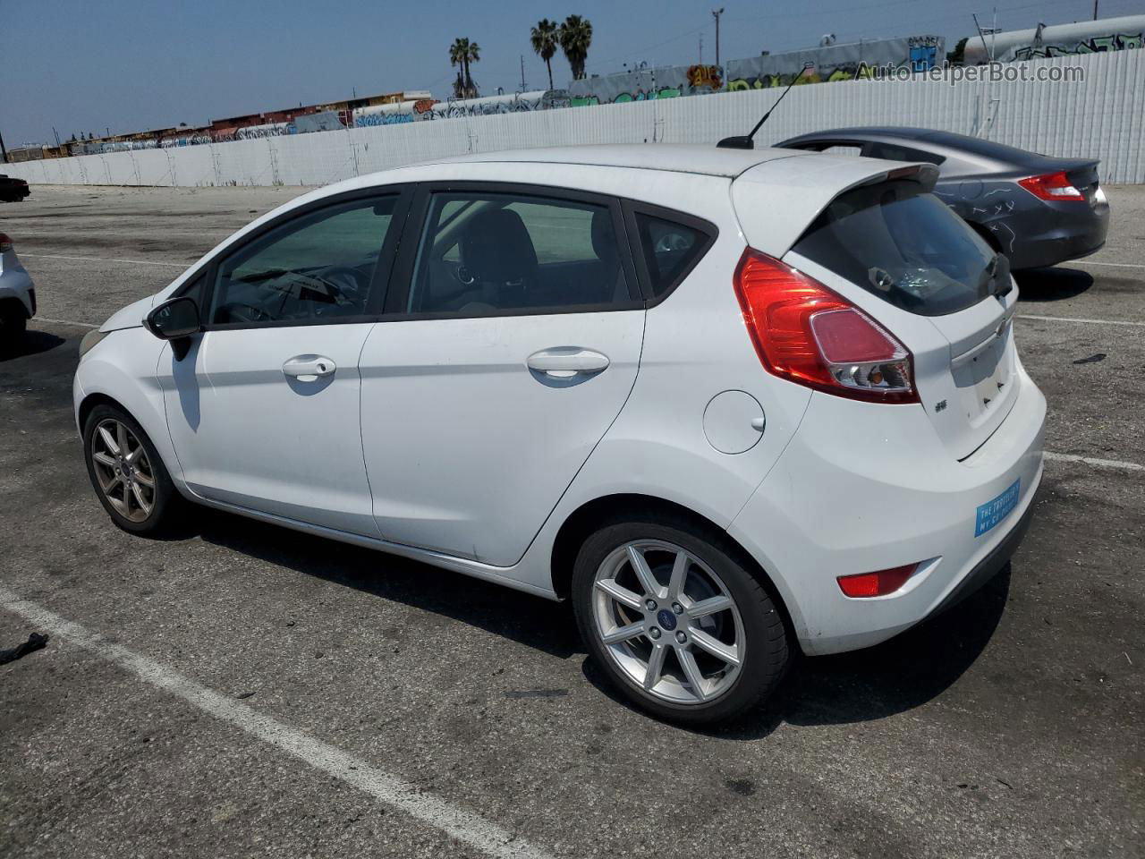 2015 Ford Fiesta Se Белый vin: 3FADP4EJ6FM163026