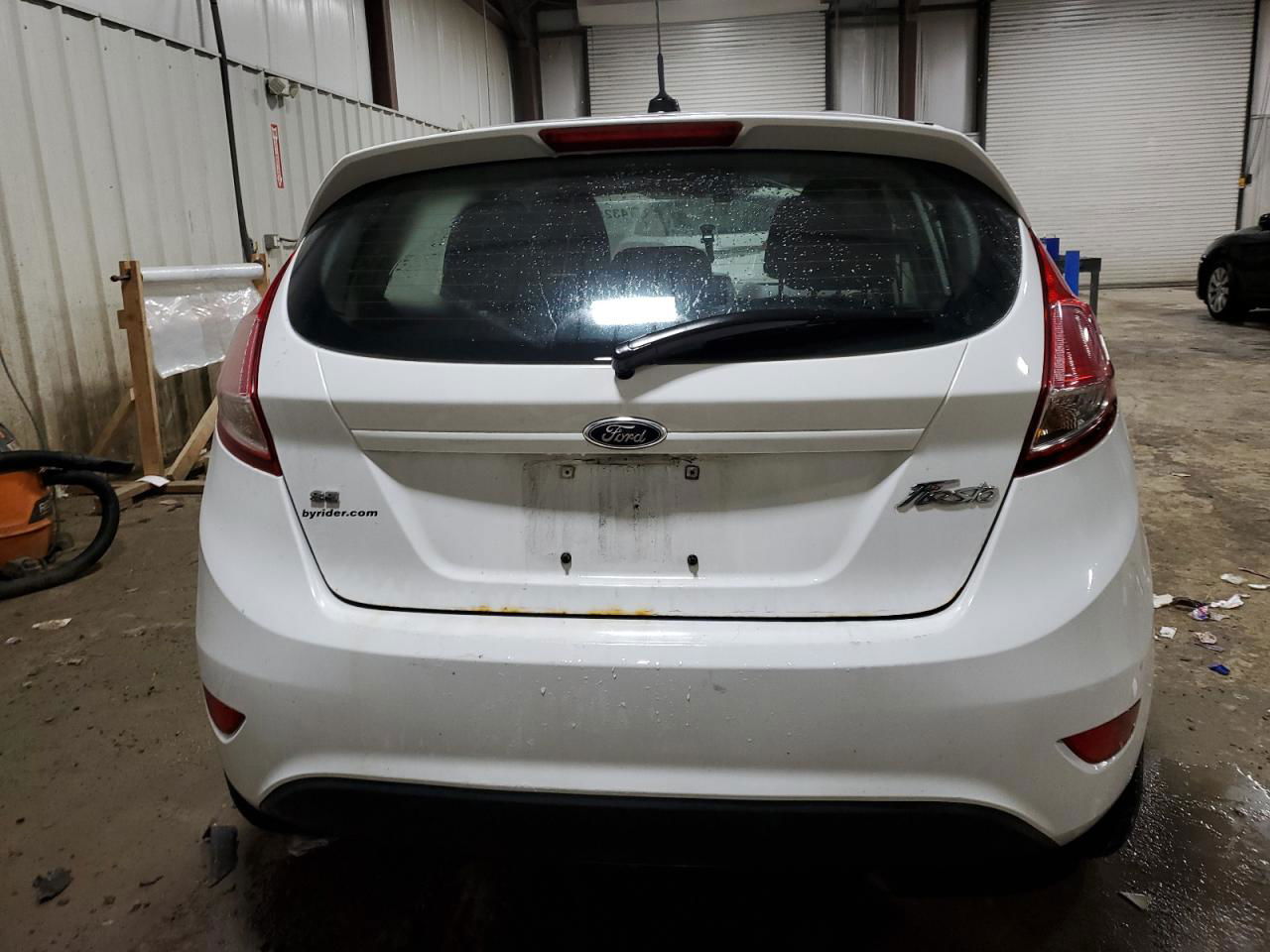 2015 Ford Fiesta Se Белый vin: 3FADP4EJ7FM207695