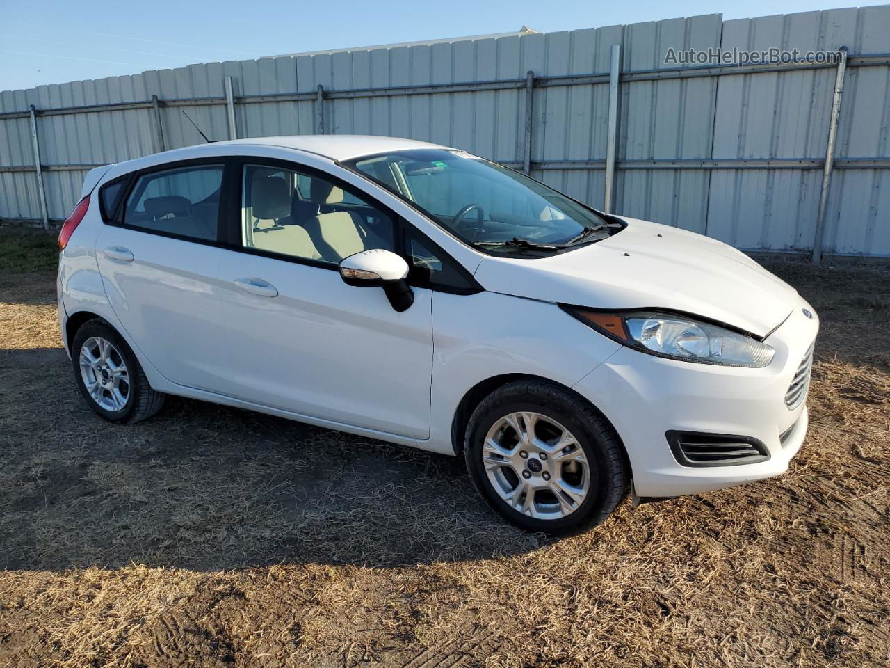 2016 Ford Fiesta Se Белый vin: 3FADP4EJ7GM151159