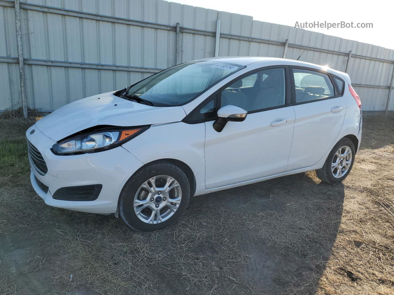 2016 Ford Fiesta Se Белый vin: 3FADP4EJ7GM151159