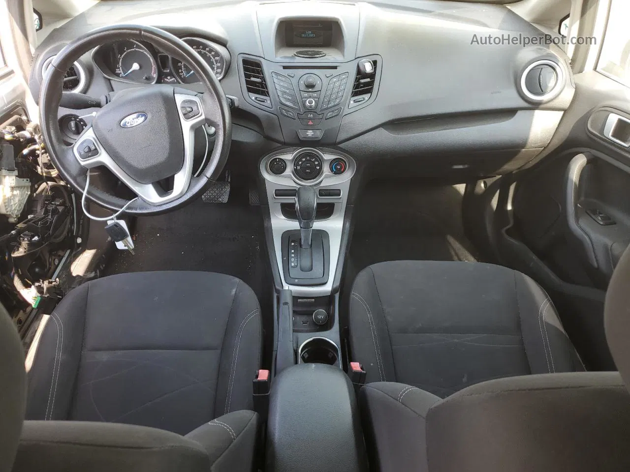 2015 Ford Fiesta Se Белый vin: 3FADP4EJ8FM167661