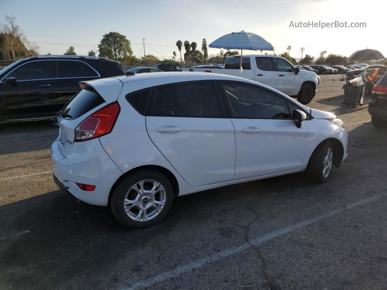 2015 Ford Fiesta Se White vin: 3FADP4EJ9FM136077