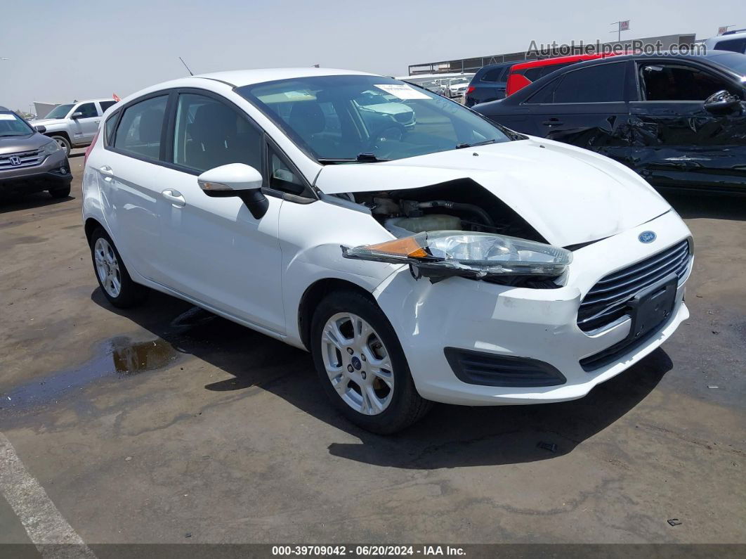 2015 Ford Fiesta Se Белый vin: 3FADP4EJ9FM199616