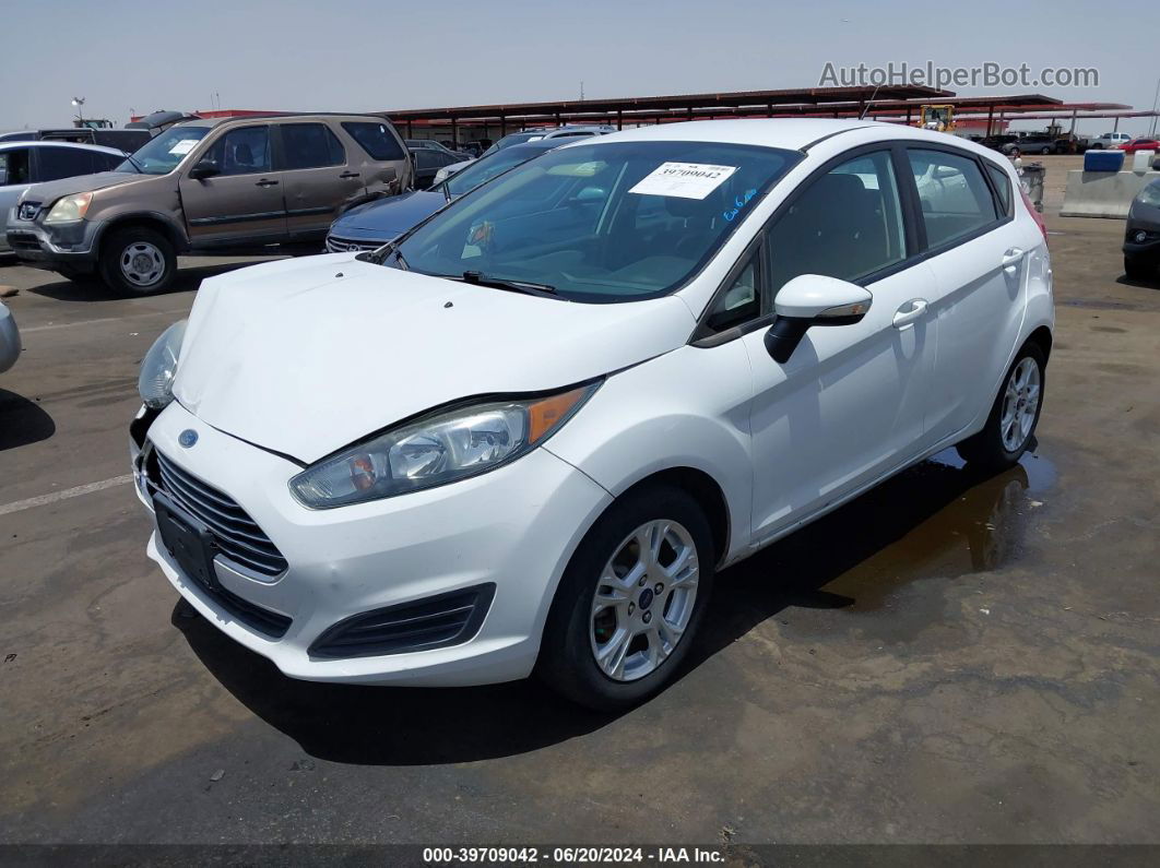 2015 Ford Fiesta Se Белый vin: 3FADP4EJ9FM199616