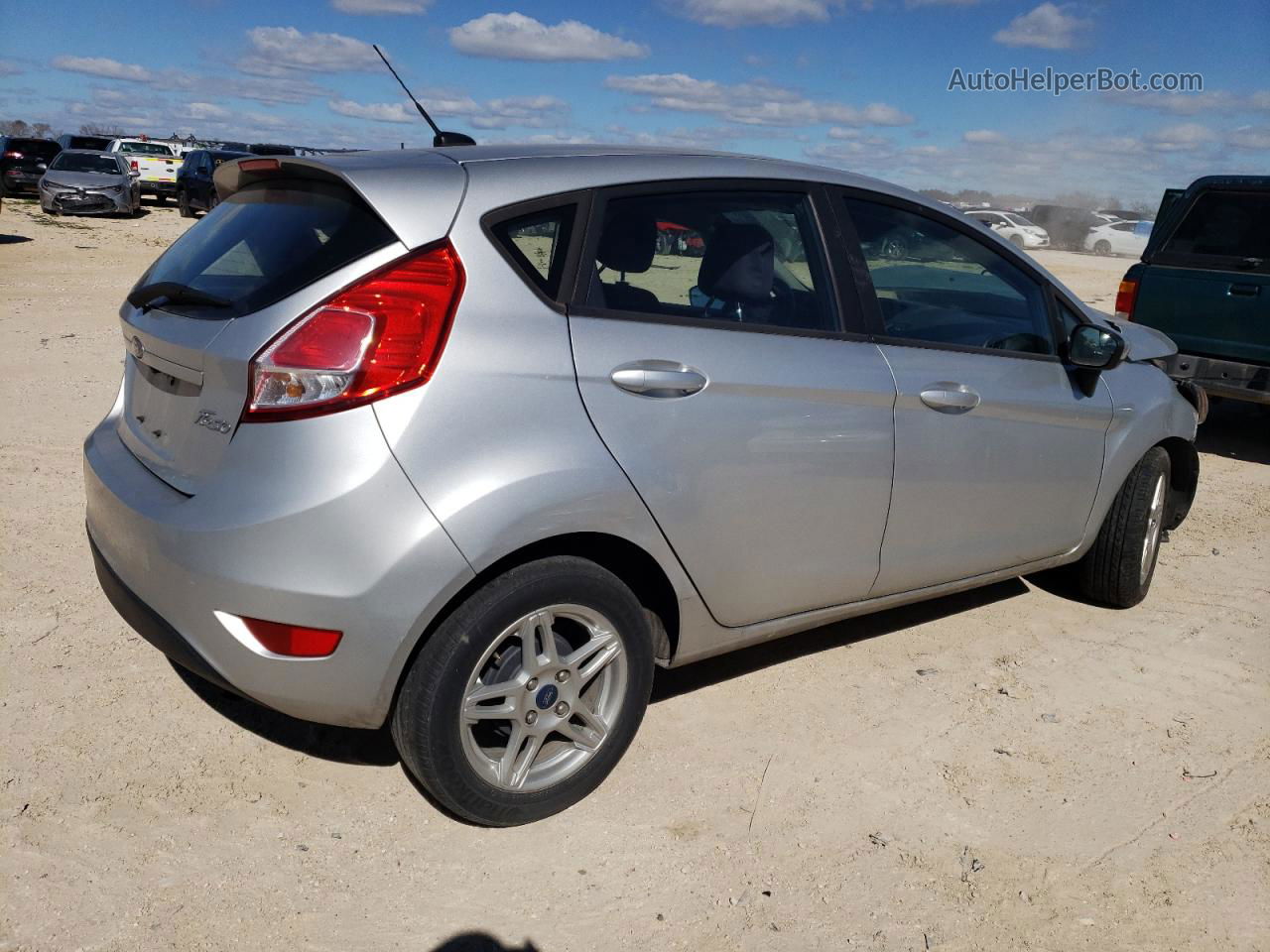 2019 Ford Fiesta Se Silver vin: 3FADP4EJ9KM143847