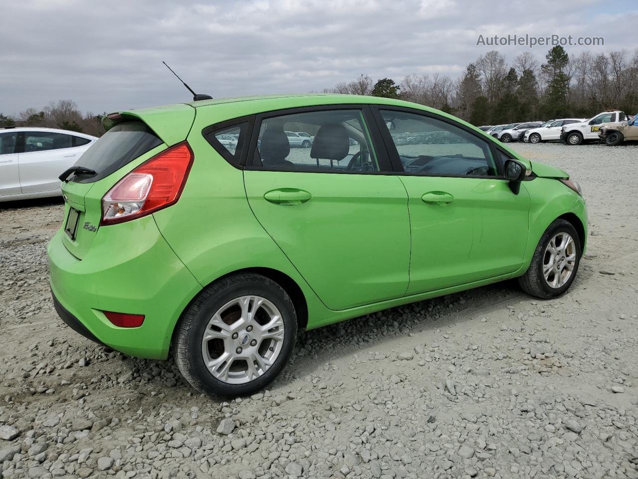 2015 Ford Fiesta Se Зеленый vin: 3FADP4EJXFM187426