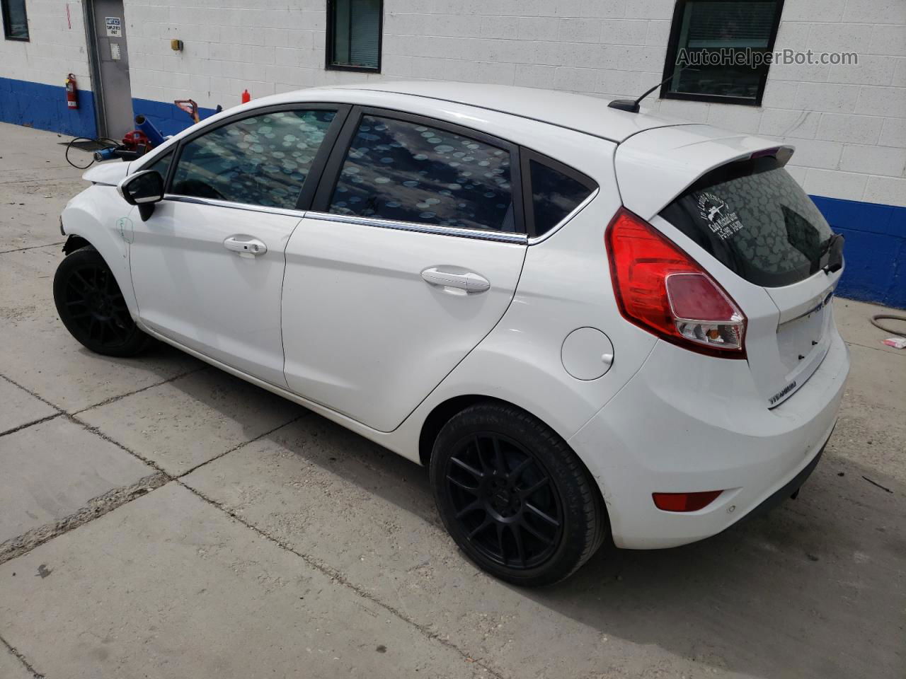 2015 Ford Fiesta Titanium White vin: 3FADP4FJ7FM118255