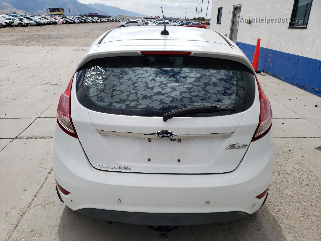 2015 Ford Fiesta Titanium White vin: 3FADP4FJ7FM118255