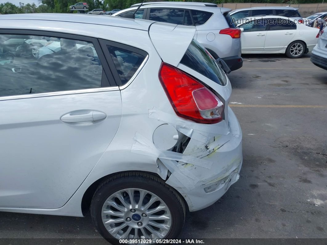 2015 Ford Fiesta Titanium White vin: 3FADP4FJ9FM123621