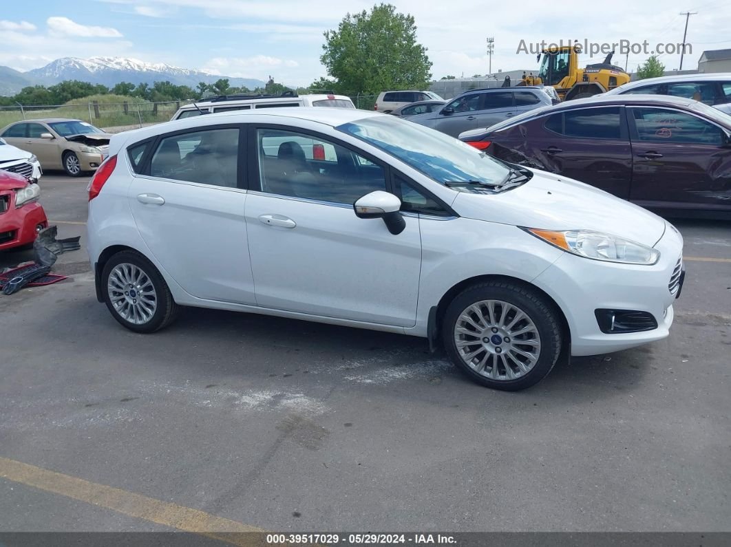 2015 Ford Fiesta Titanium White vin: 3FADP4FJ9FM123621