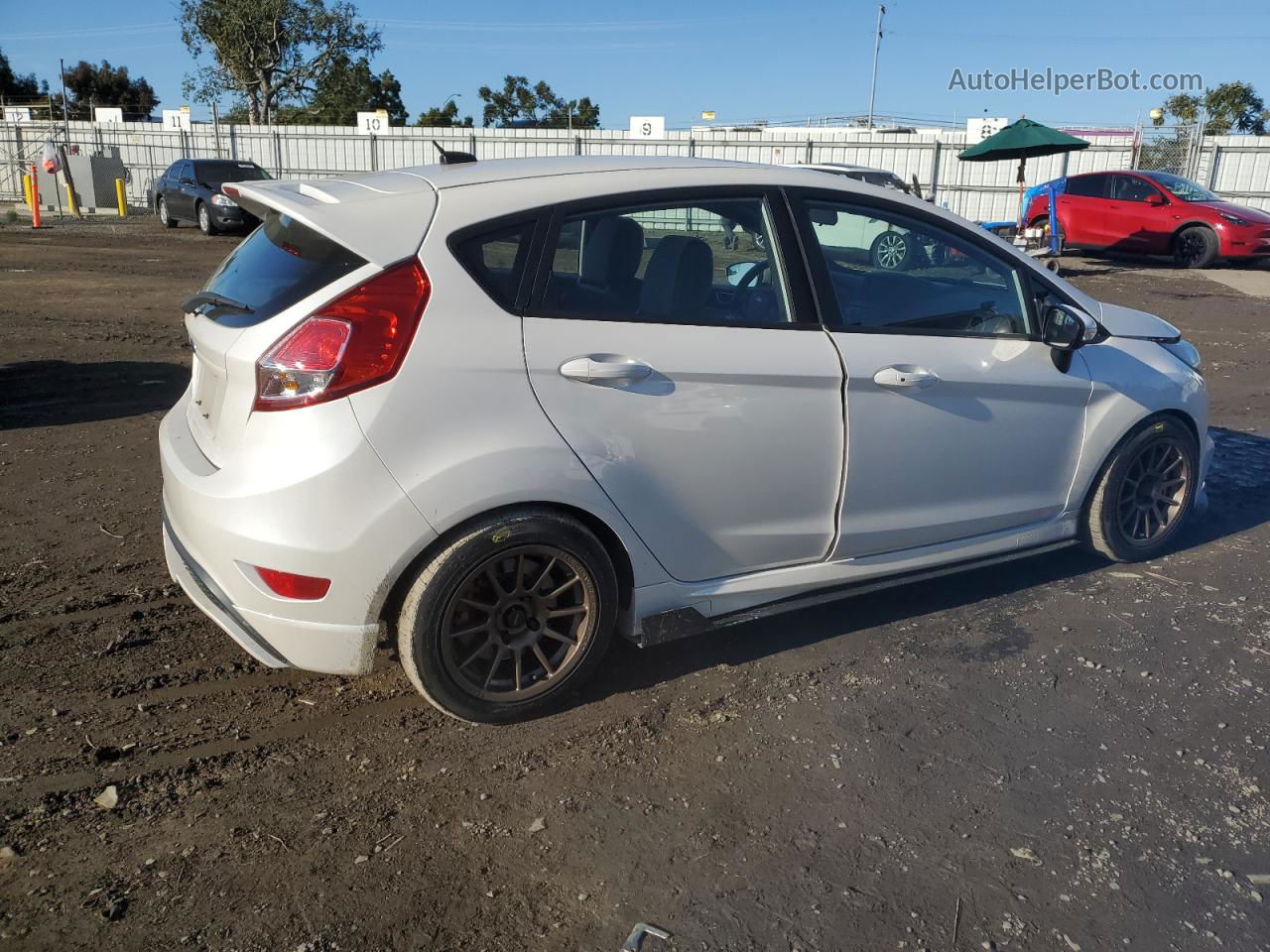 2017 Ford Fiesta St Белый vin: 3FADP4GX4HM109941