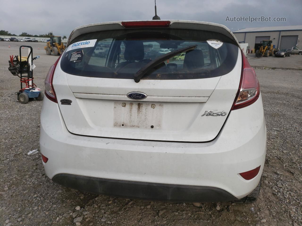 2015 Ford Fiesta S Белый vin: 3FADP4TJ0FM138223