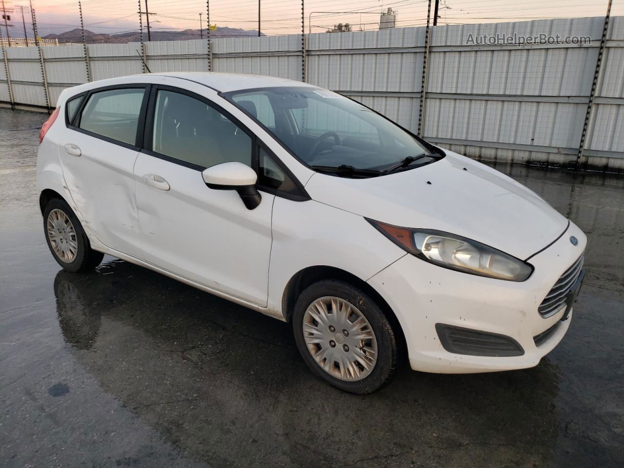 2017 Ford Fiesta S White vin: 3FADP4TJ2HM129624