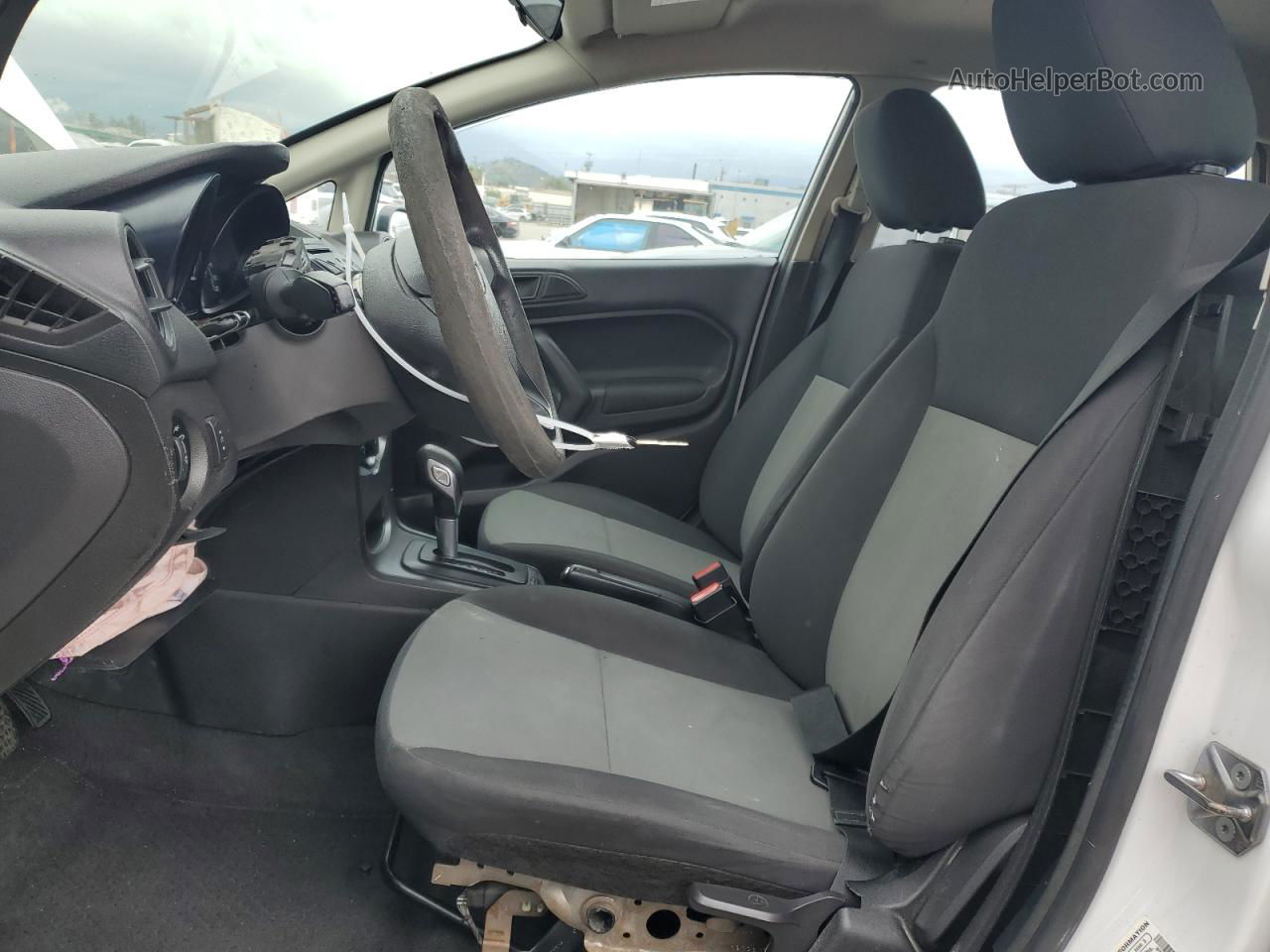 2015 Ford Fiesta S Белый vin: 3FADP4TJ3FM195791